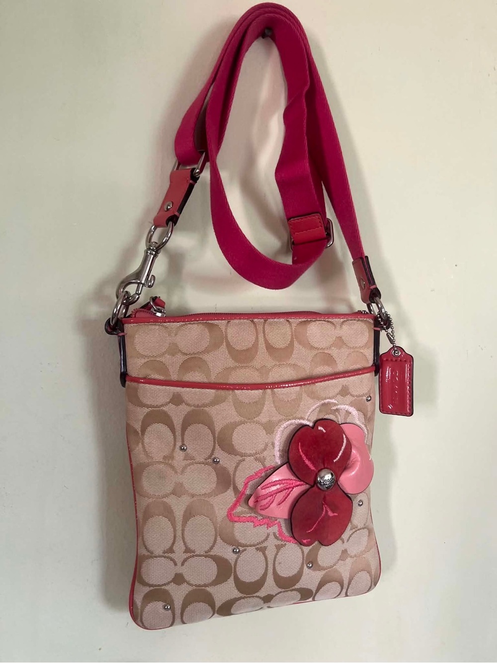 Coach Beige Signature Crossbody with Pink Floral Accent - Picture 4 of 11